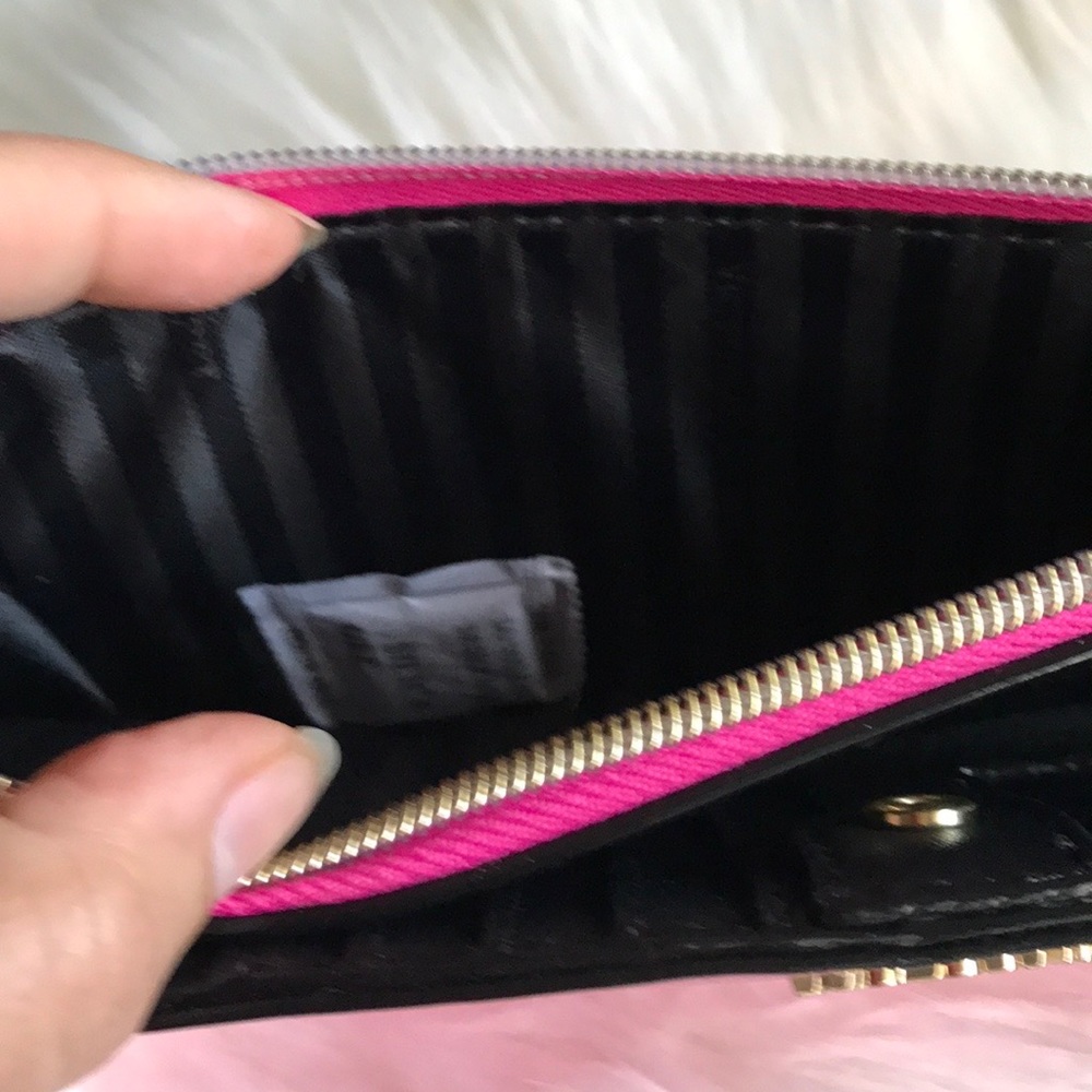 VICTORIA’S SECRET WRISTLET - Picture 2 of 5